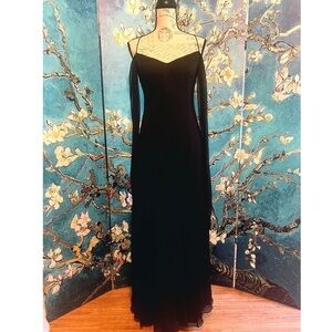 Laundry size 2, black, floor length evening gown.